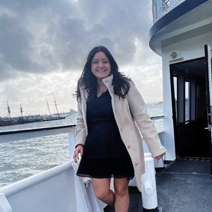 Meet your Posher, Magdalena bernadette